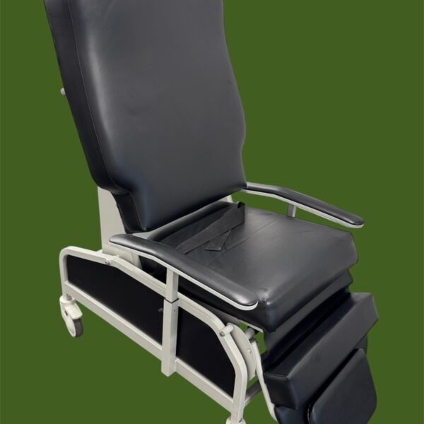 Winco S400 Series Mobile Medical Recliner with Transfer Arm — Comfort & Mobility Chair for Clinical Use